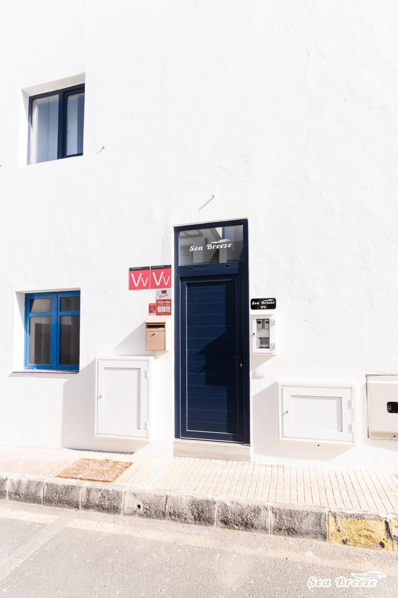 2 Apartments Sea Breeze Famara Bagian luar foto