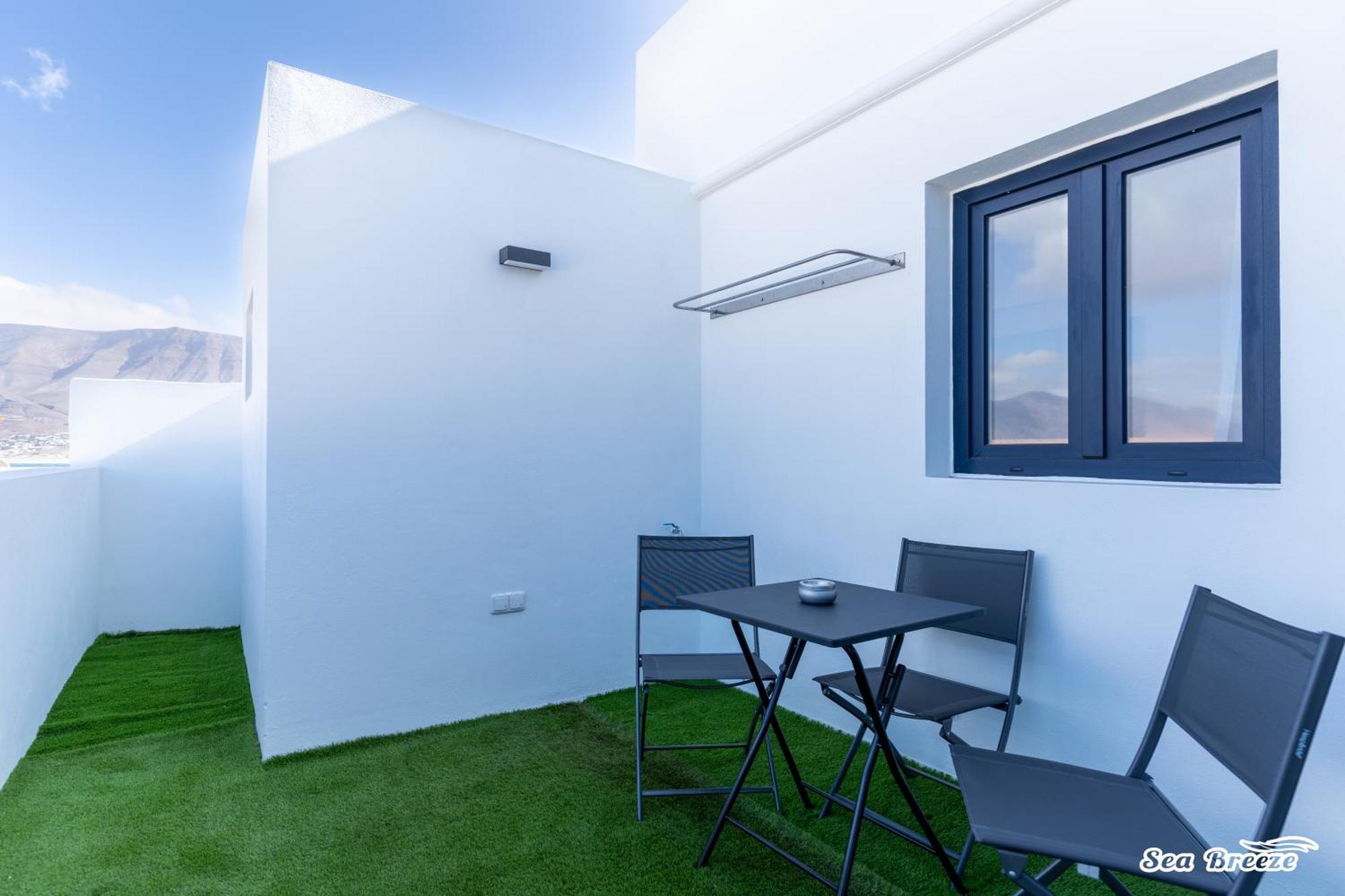 2 Apartments Sea Breeze Famara Bagian luar foto