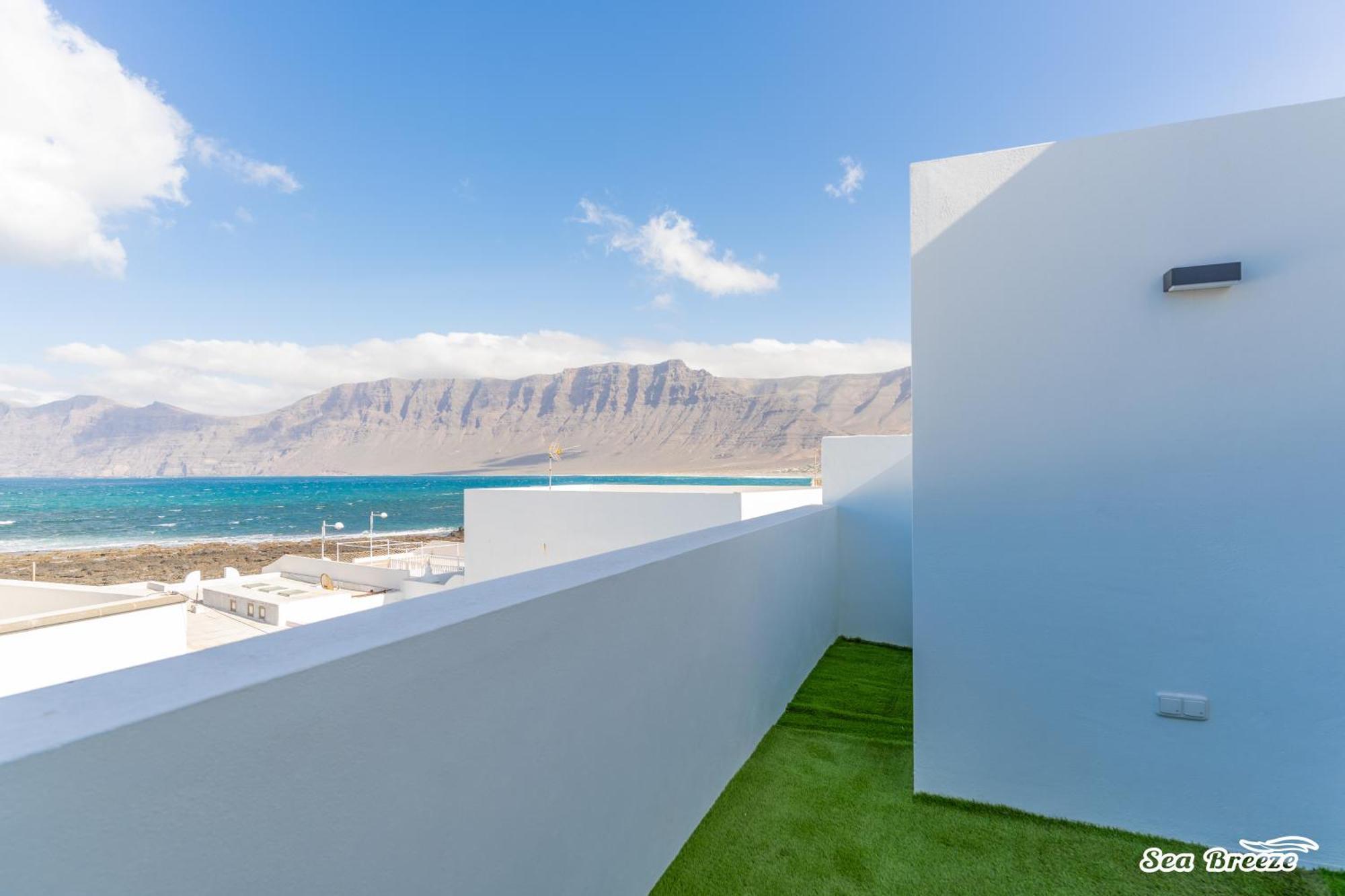 2 Apartments Sea Breeze Famara Bagian luar foto